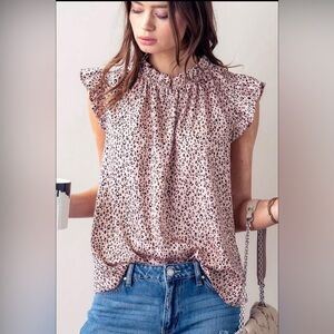 𝒫𝒾𝓃𝓀 𝐿𝑒𝑜𝓅𝒶𝓇𝒹 𝐹𝓁𝓊𝓉𝓉𝑒𝓇 𝒮𝓁𝑒𝑒𝓋𝑒 𝒯𝑜𝓅